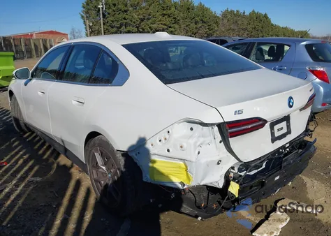 2026 BMW I5 xDrive40 z USA, uszkodzony, nr VIN WBY33HG04TCU71014